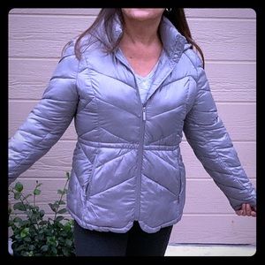 Comfy jacket with hood and pockets!